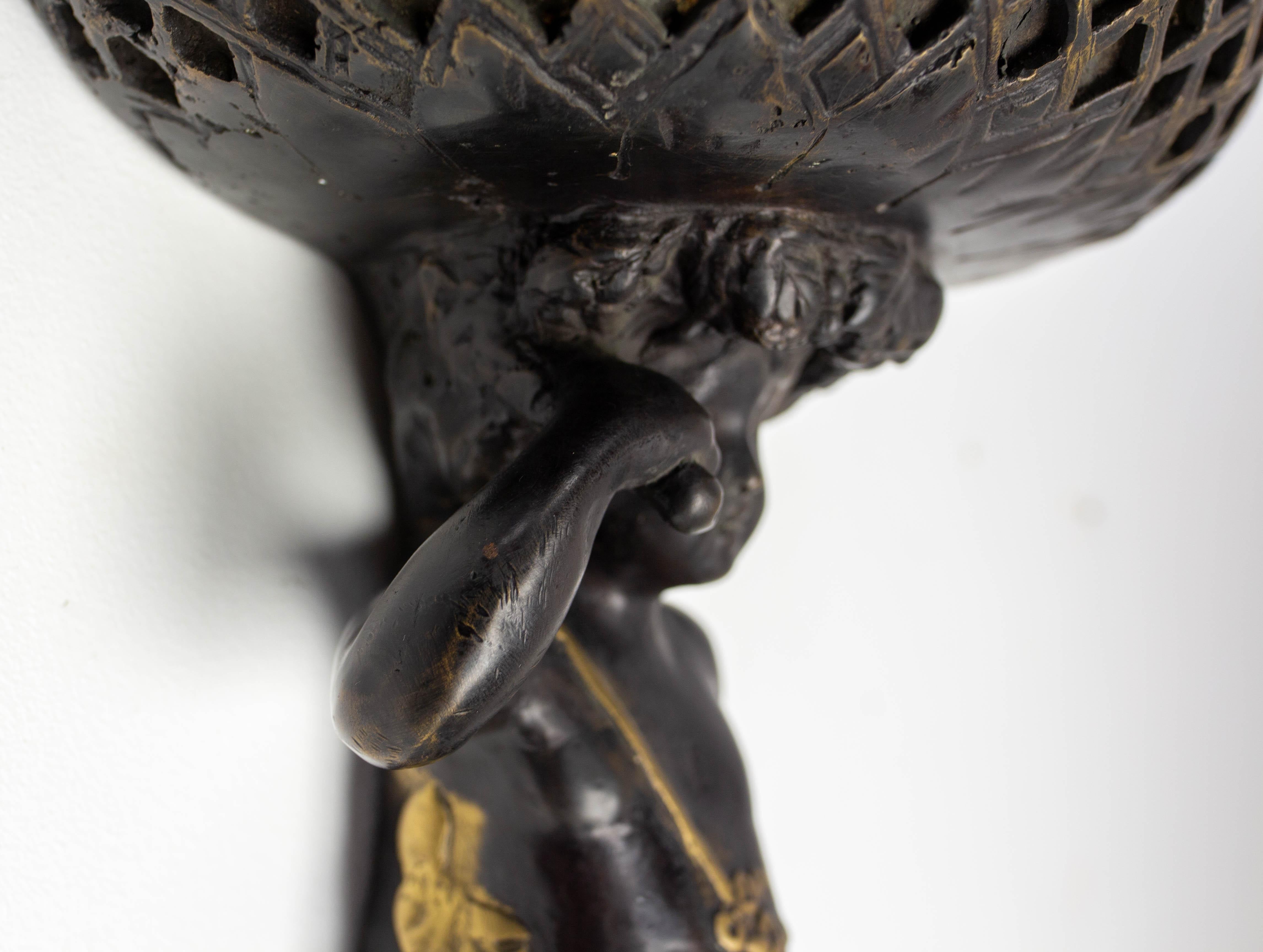 Bronzo francese Jean-Baptiste Carpeaux che regge un grande vaso circa 1850 in vendita 1