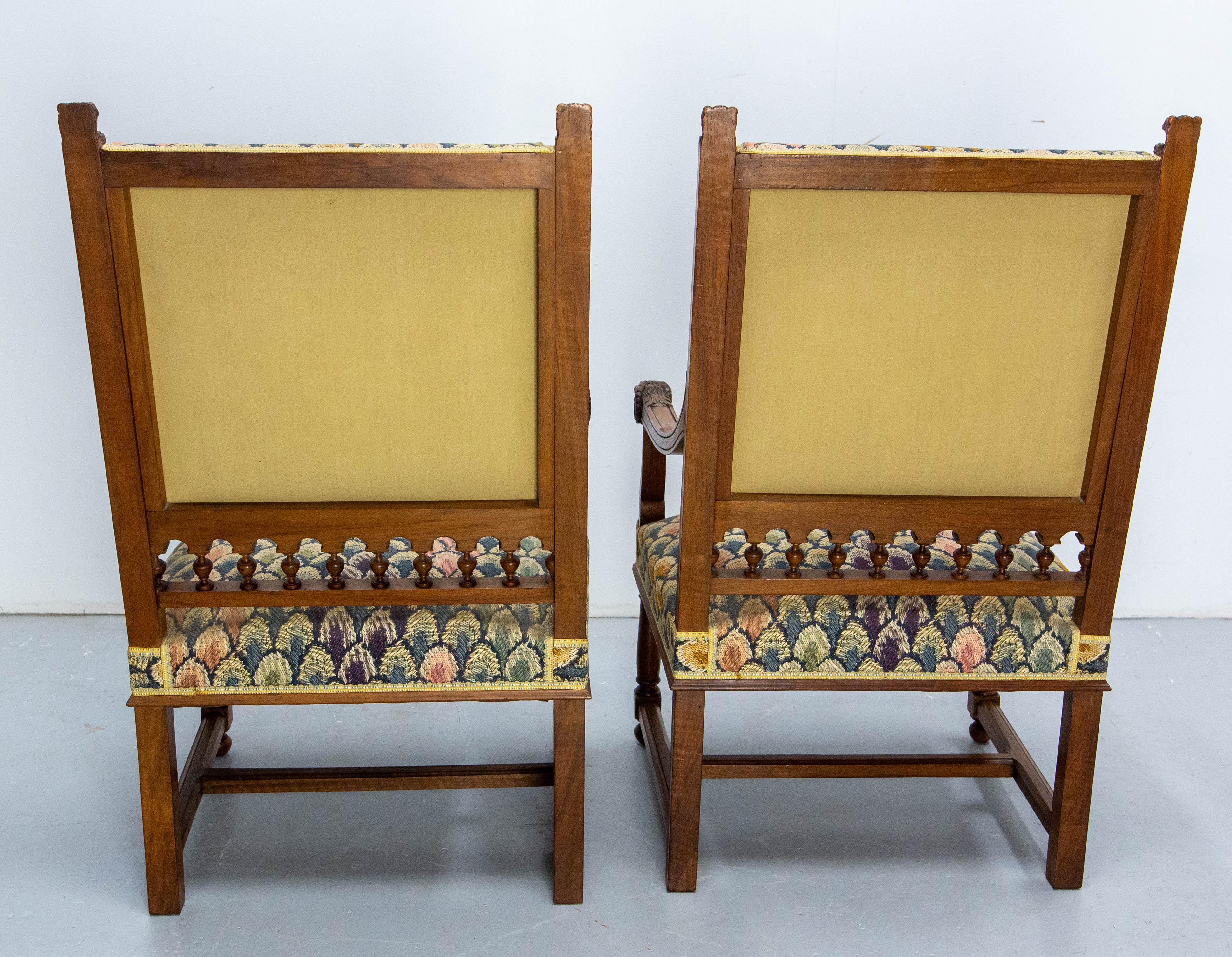 20ième siècle Paire de fauteuils ouverts Louis XIII Fauteuils Têtes de chèvre et de lion c. 1900 en vente