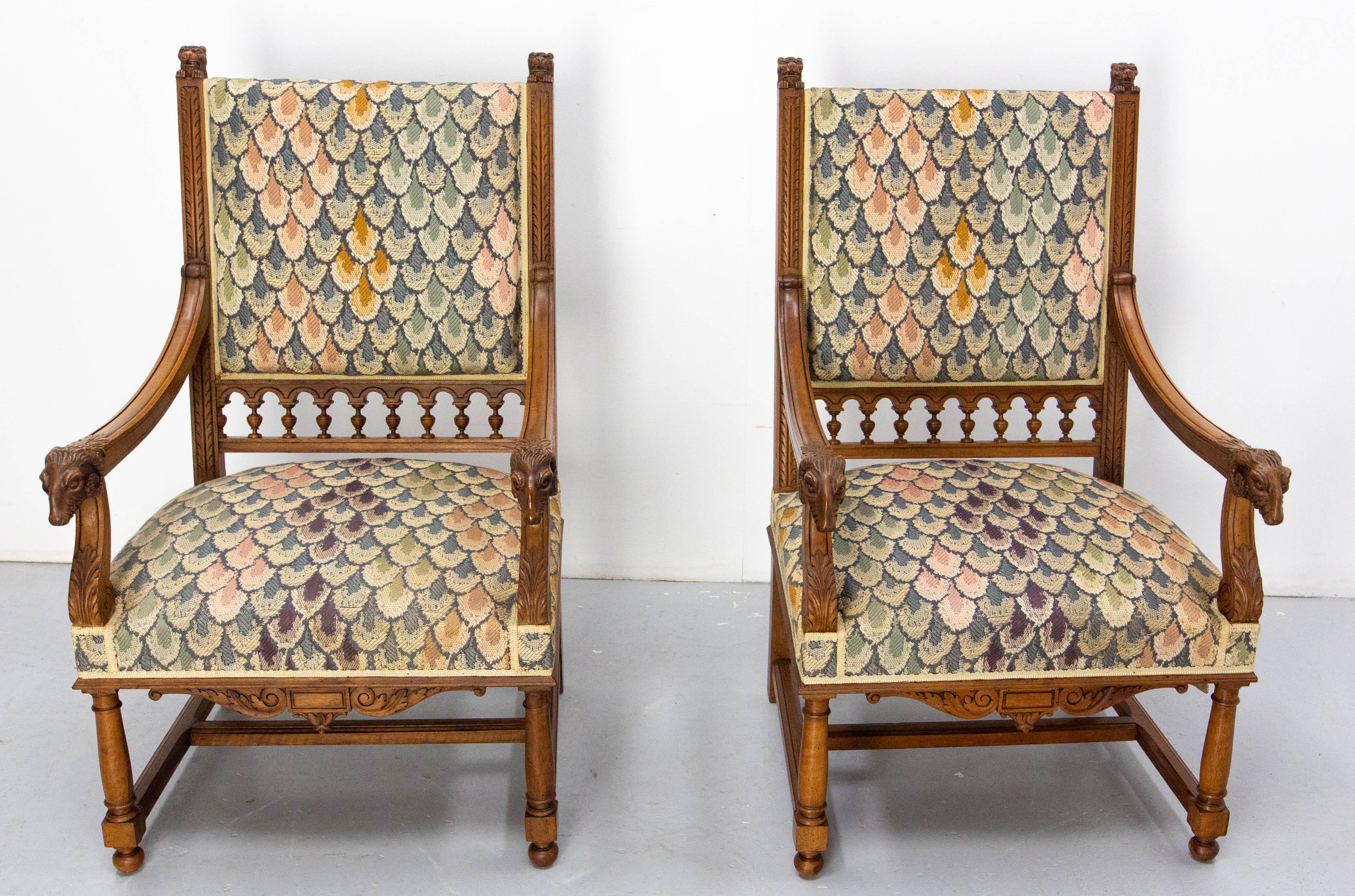 Français Paire de fauteuils ouverts Louis XIII Fauteuils Têtes de chèvre et de lion c. 1900 en vente