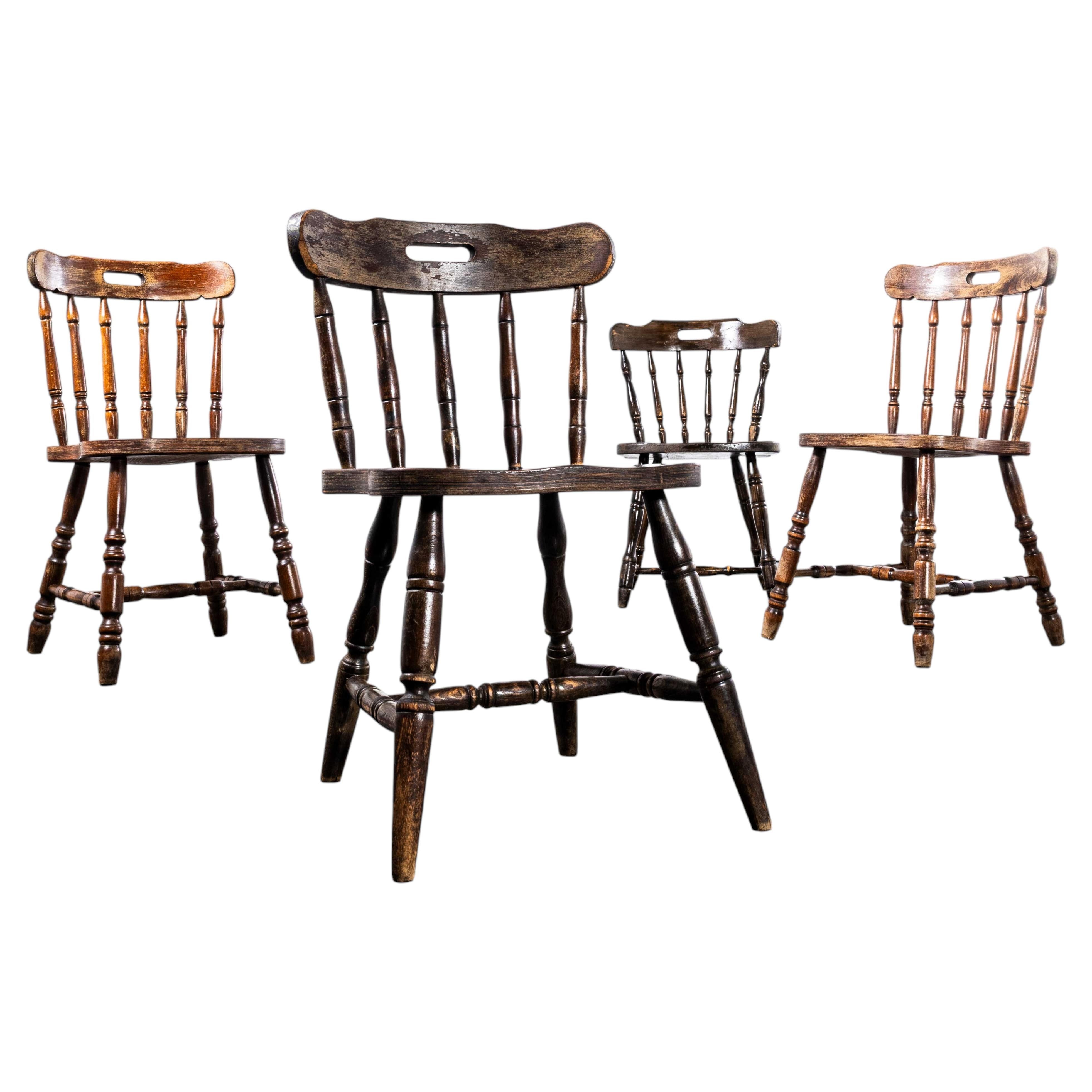 Juego de 4 sillas de comedor de estilo «Penny Public House» de los años 70 en venta