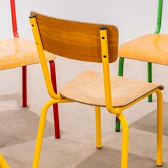 Chaises de salle à manger empilables Mullca françaises des années 1950, simples et colorées - Lot de cinq