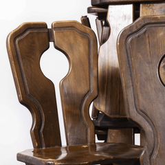 Silla de comedor regional de Alsacia de los años 50 con respaldo abierto; hay varias unidades disponibles