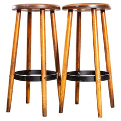 Tabourets de bar des années 1960 avec assise pleine et anneau métallique - Paire