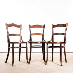 Raro set misto di sedie da pranzo in legno curvato degli anni '10 – Set da otto