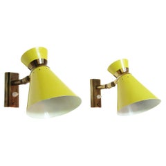 Paire de joyeuses lampes murales jaunes françaises des années 1950 par Rene Mathieu