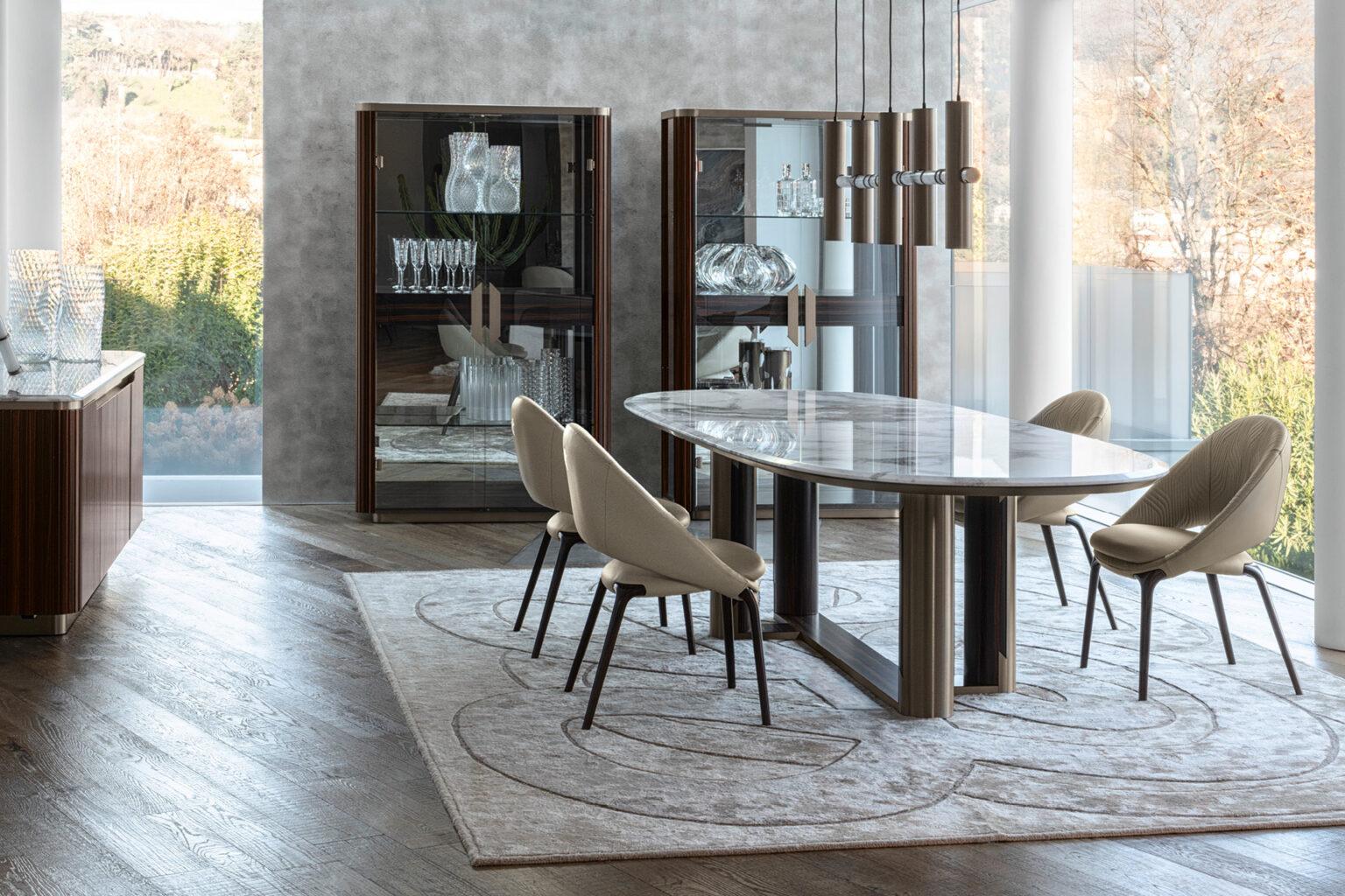 Table ovale en forme de bateau avec plateau biseauté en marbre Namibian Oyster finition brillante. 4 pieds et base en combinaison de placage d'ébène de Makassar satiné et d'acier inoxydable galvanisé satiné finition titane.

118 
