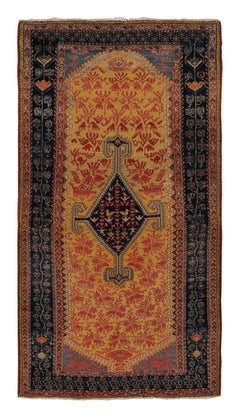 Tapis traditionnel persan antique Hamadan à fleurs en laine jaune et rouge par Rug & Kilim