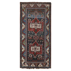 Alfombra antigua Shirvan de lana roja y azul con motivos geométricos by Rug & Kilim