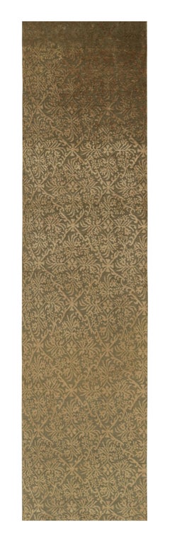 Rug & Kilim's European Style Runner Rug in Green and Gold Florals Cordoba (en anglais)