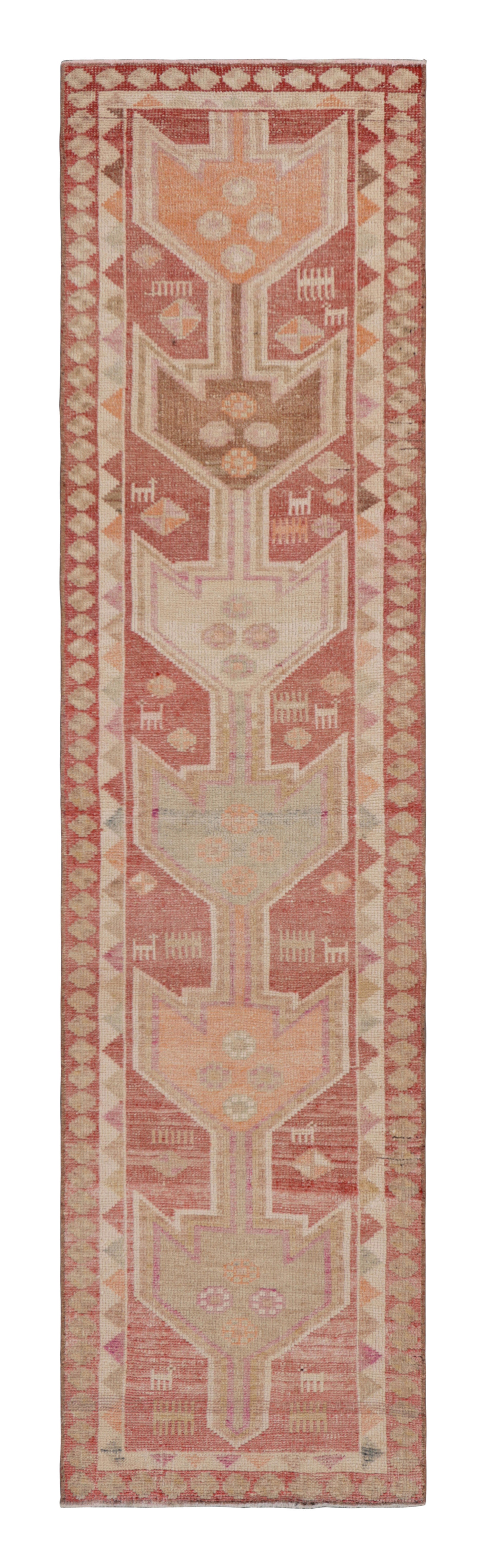 Vintage Tribal Geometrischer Läufer in Rot- und Beigetönen - Rug & Kilim