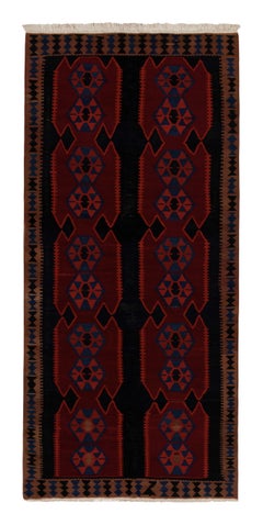 Tapis Kilim Ghazvin vintage noir avec motif géométrique rouge et bleu par Rug & Kilim