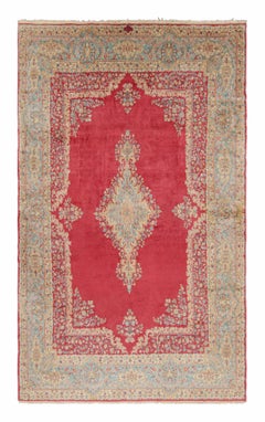 Antiker persischer Kerman Teppich, mit rotem offenem Feld und Medaillon, von Rug & Kilim
