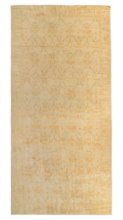 Handgeknüpfter antiker europäischer Teppich, Gold, Gelb, Blumenmuster von Teppich & Kelim
