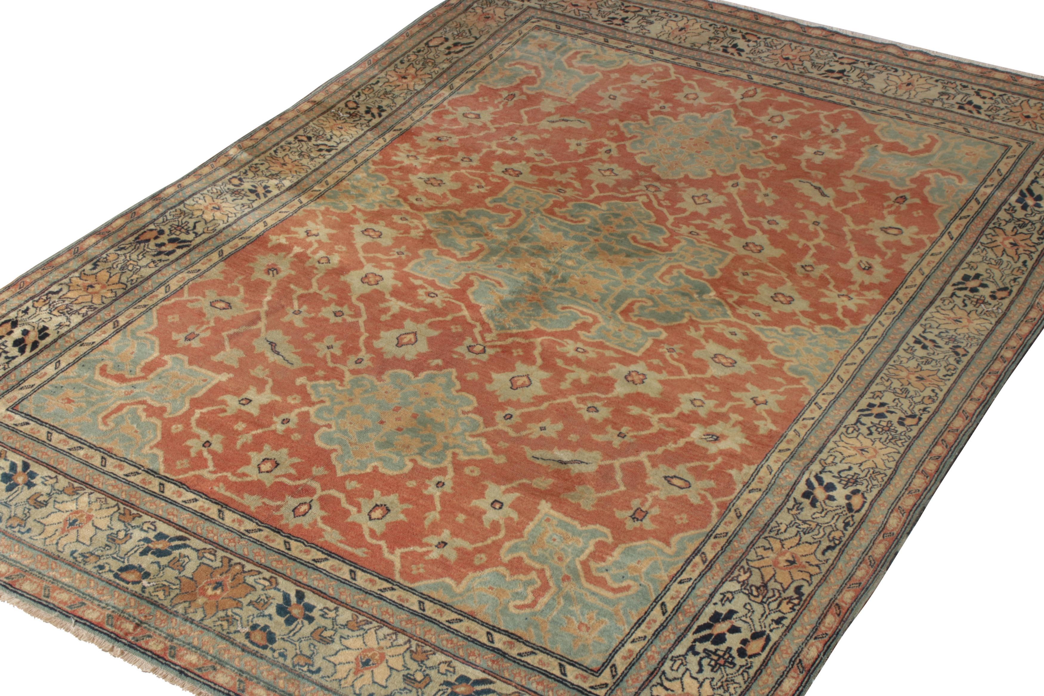Noué à la main Tapis persan ancien noué à la main à motifs floraux rouges et bleus de Rug & Kilim en vente
