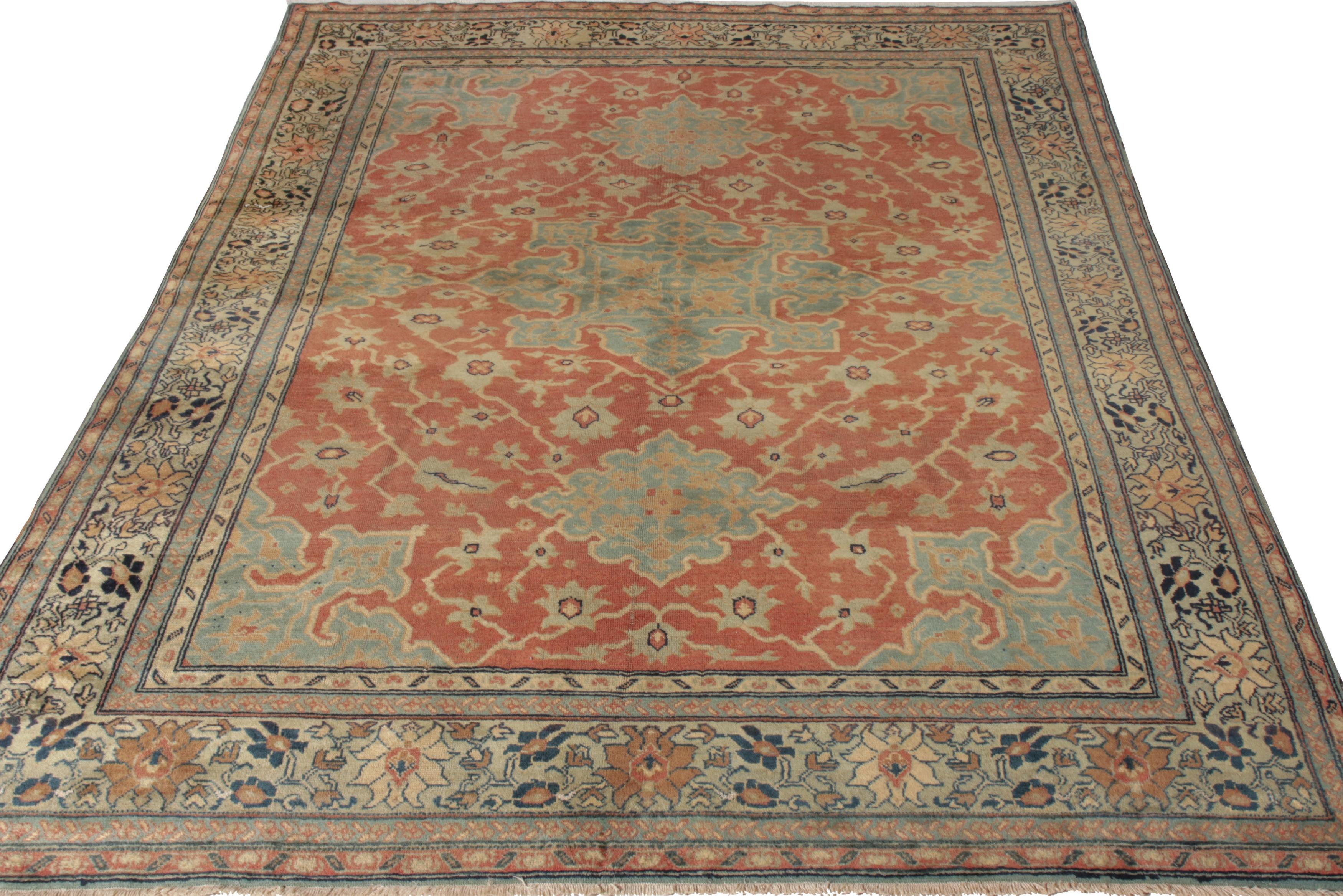 Perse Tapis persan ancien noué à la main à motifs floraux rouges et bleus de Rug & Kilim en vente