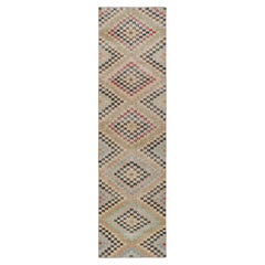 Beige und pastellfarbener Vintage-Wollteppich aus der Mitte des Jahrhunderts mit Diamantmuster von Teppich & Kelim