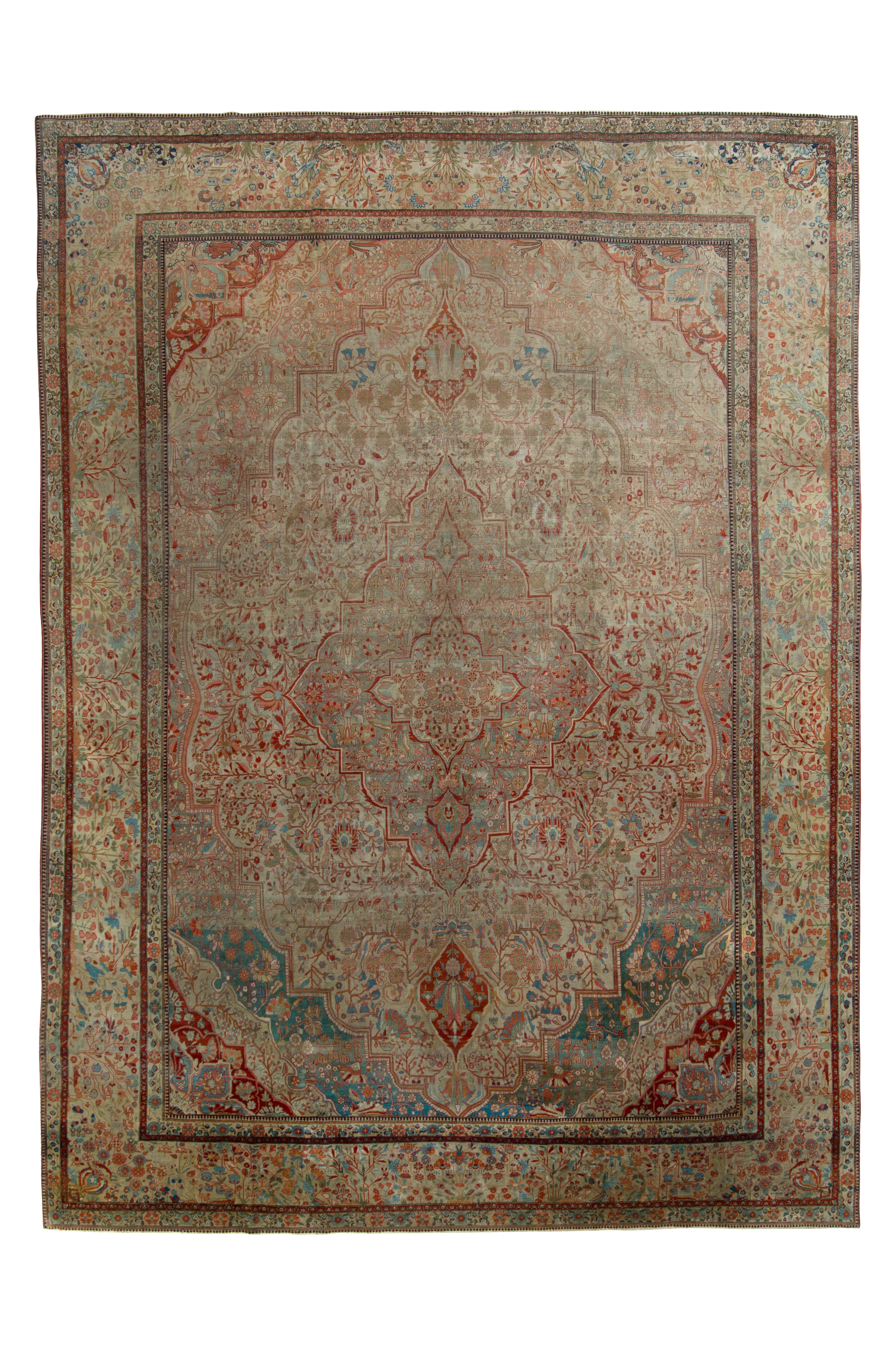 Antigua alfombra persa Mohtasham con medallón y motivos florales, de Rug & Kilim