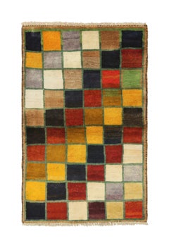 Tappeto tribale Gabbeh vintage con motivo geometrico policromatico di Rug & Kilim