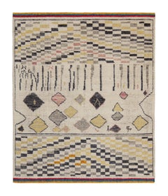 Rug & Kilim’s Moroccan Style Rug in White, Gold and Grey Geometric Pattern