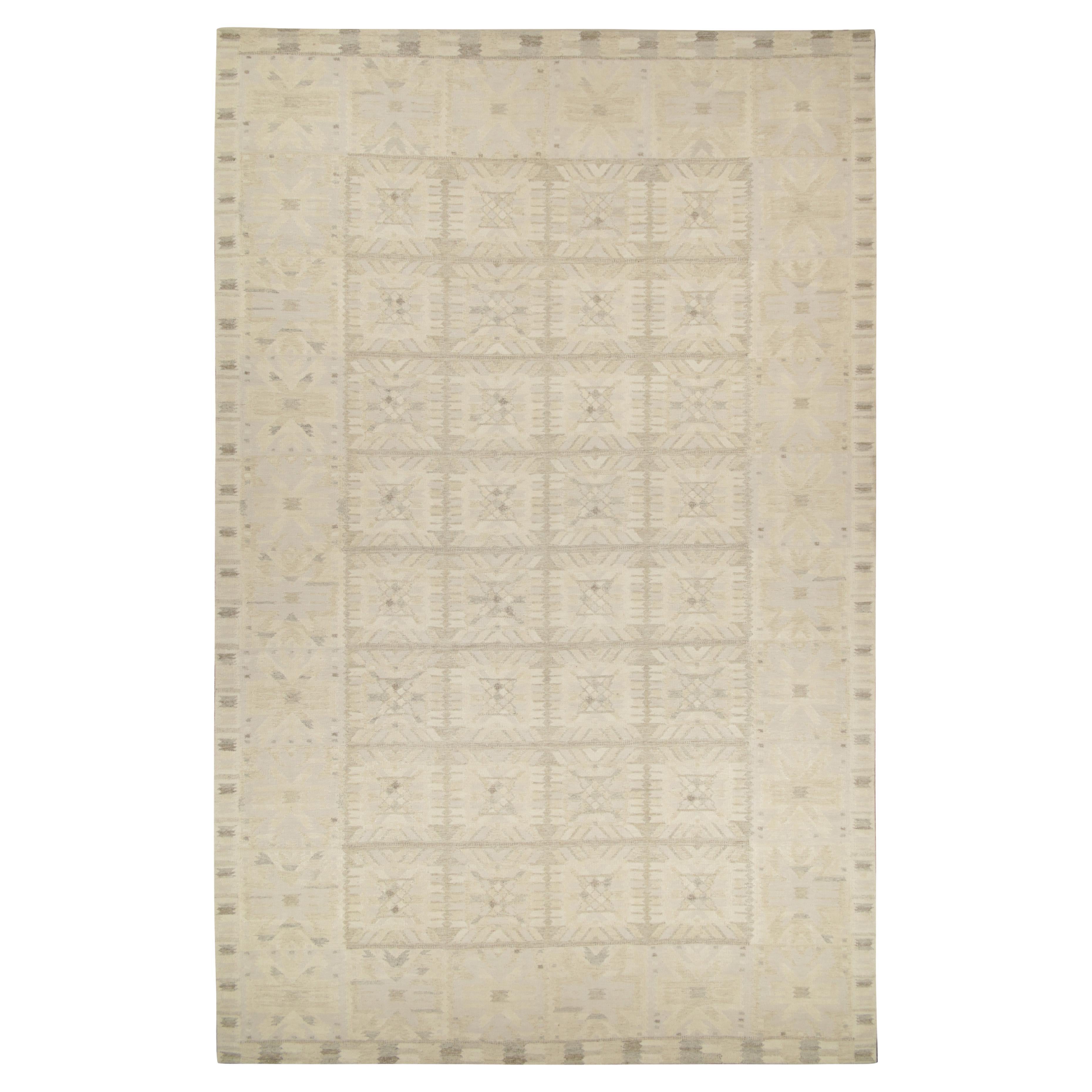 Rug & Kilim’s Scandinavian Style Kilim in White and Gray Geometric Pattern For Sale