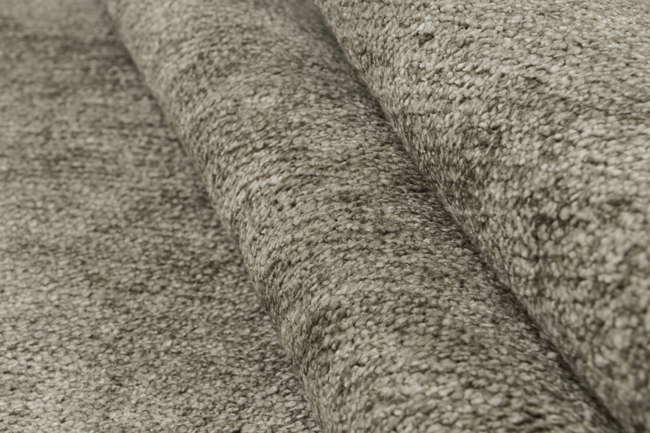 Moderner Teppich von Rug & Kilim in massivem silber-grauem Ton-in-Ton-Streifendesign