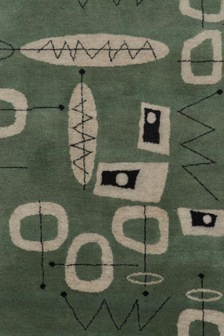Alfombra de estilo moderno de mediados de siglo Rug & Kilim en verde con motivos geométricos en Nuevo estado para la venta en Long Island City, NY