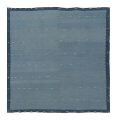 Geometrischer quadratischer Dhurrie-Teppich in Blau, von Rug 
Kilim