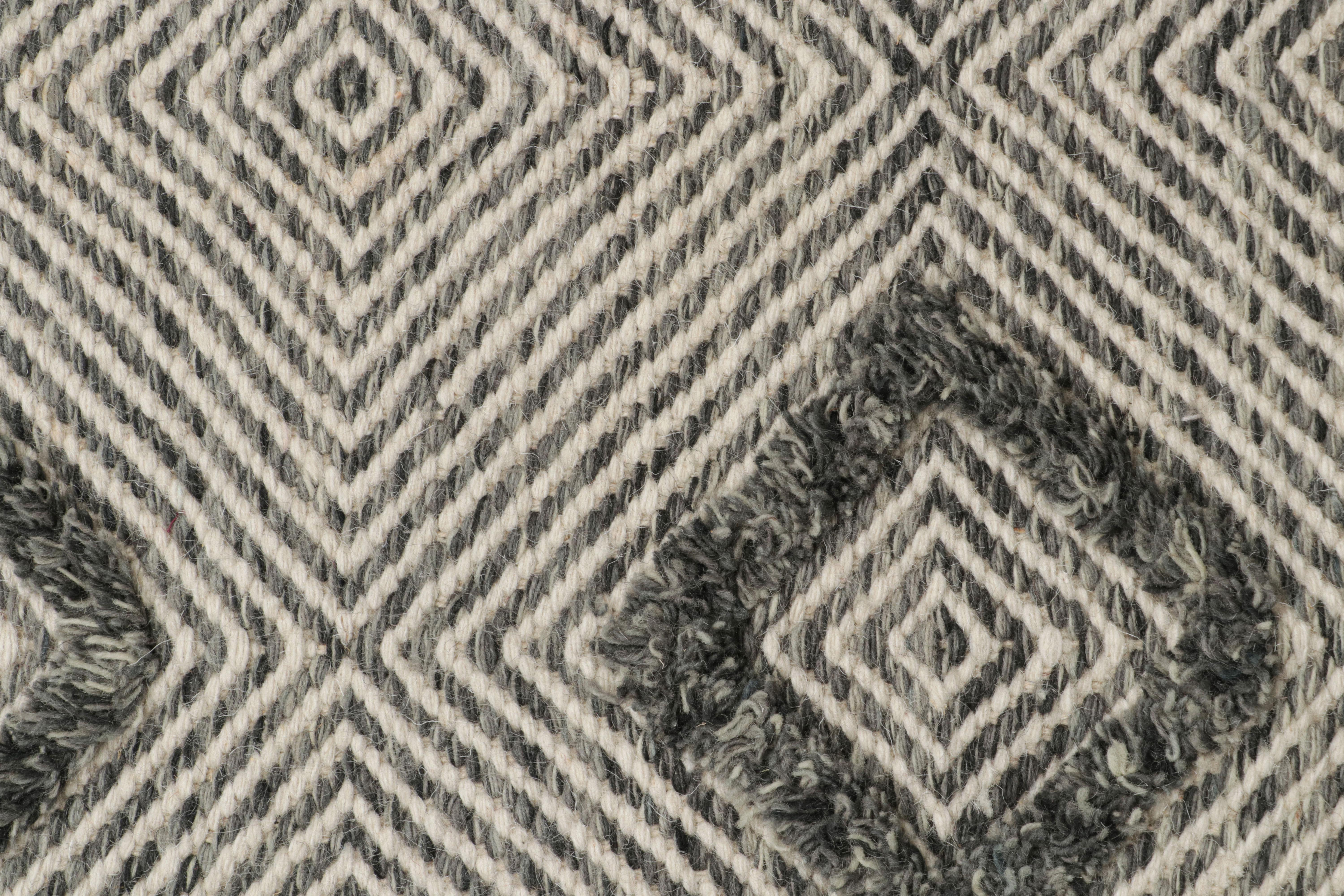 Modern Rug & Kilim’s Contemporary Scatter Rug with White and Gray Geometric Patterns For Sale