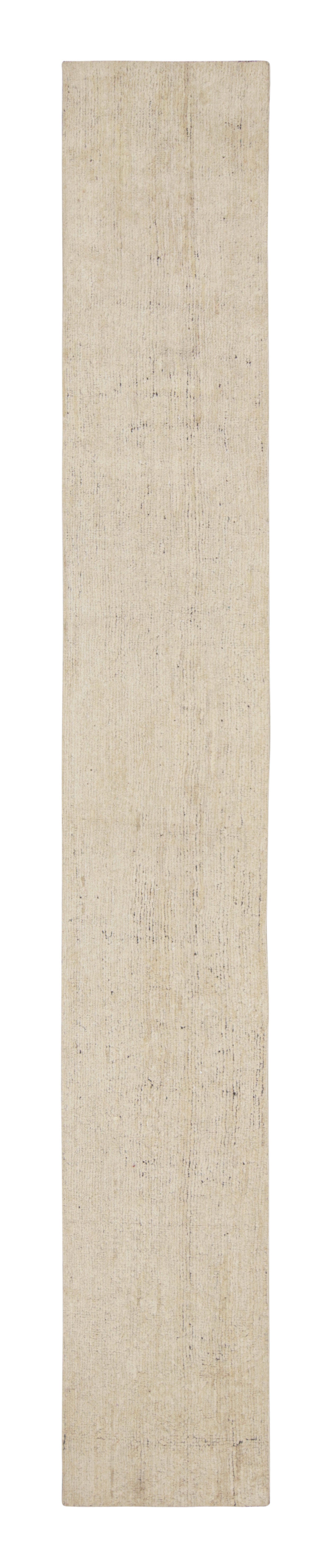 Rug & Kilim’s Contemporary Textural Runner in Beige and Off-White Tones For Sale