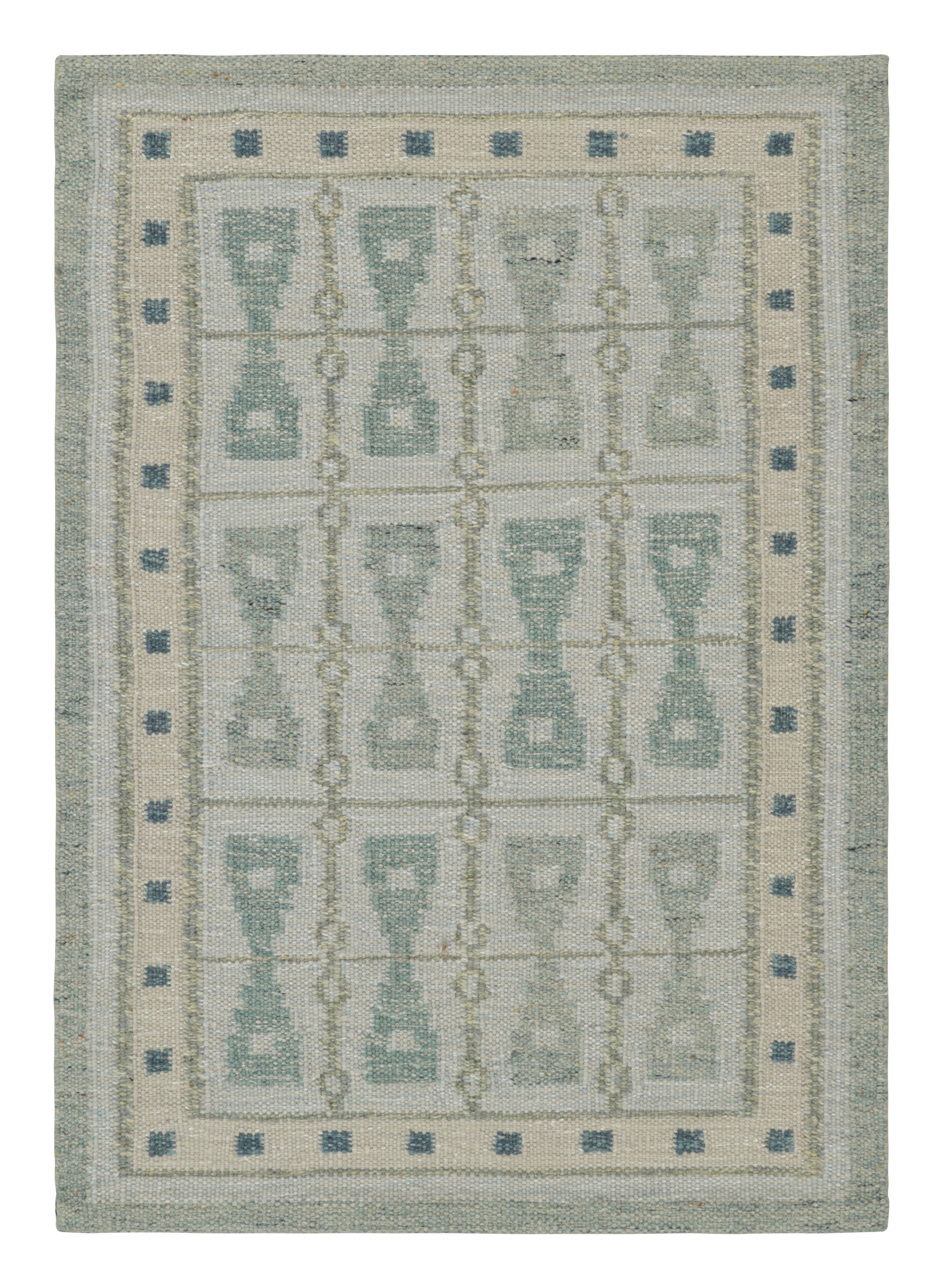 Rug & Kilim's Scandinavian Style Square Rug in Blue, with Hourglass Patterns (tapis carré de style scandinave avec des motifs en sablier)
