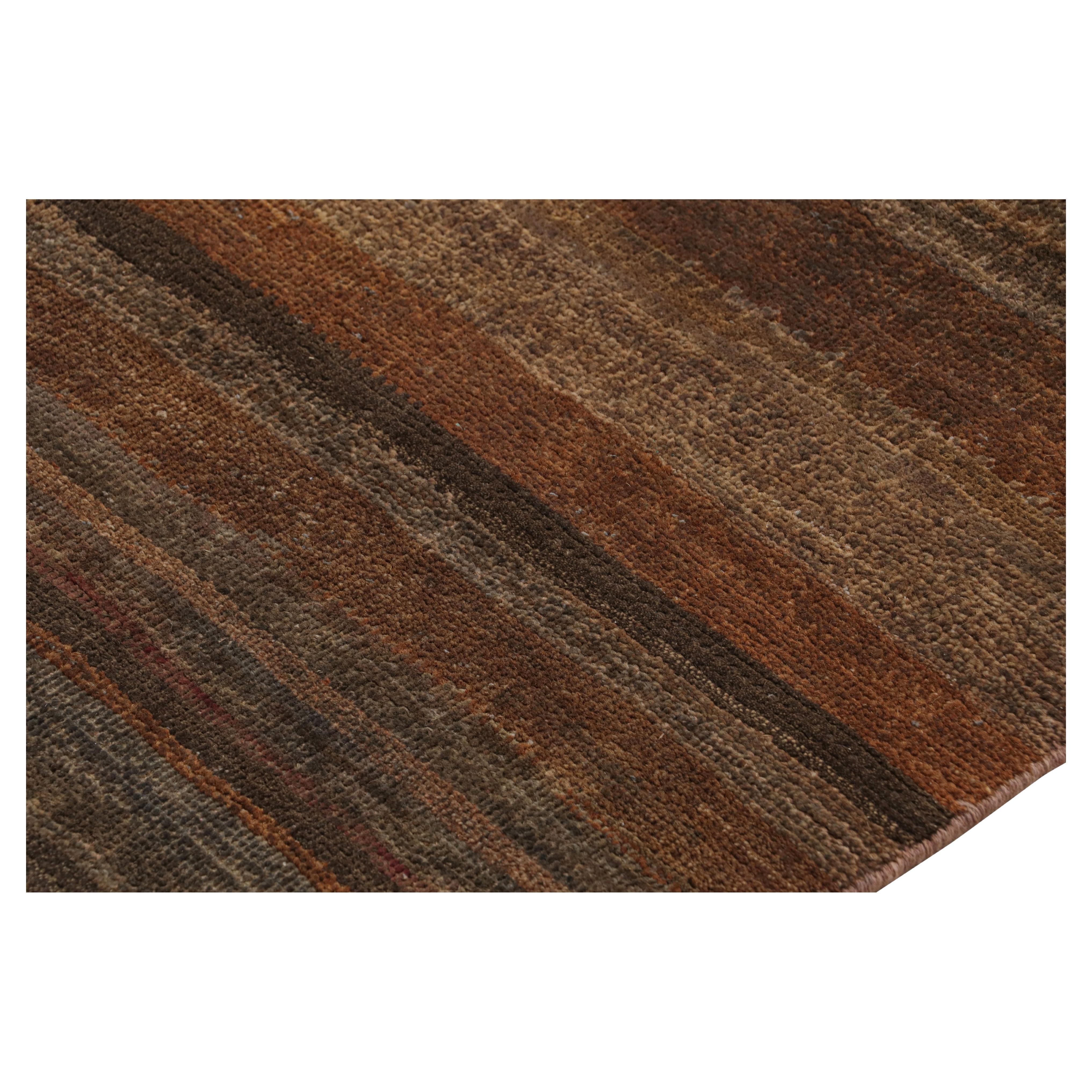 Rug & Kilim's Modern Textural Rug in Beige-Brown and Umber Stripes and Striae (Tapis à rayures beige, marron et orange) en vente