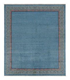 Rug & Kilim's Art Deco Style Teppich mit hellblauem offenem Feld und geometrischen Bordüren