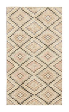 Alfombra vintage Zeki Müren con motivos de rombos policromados, de Rug & Kilim