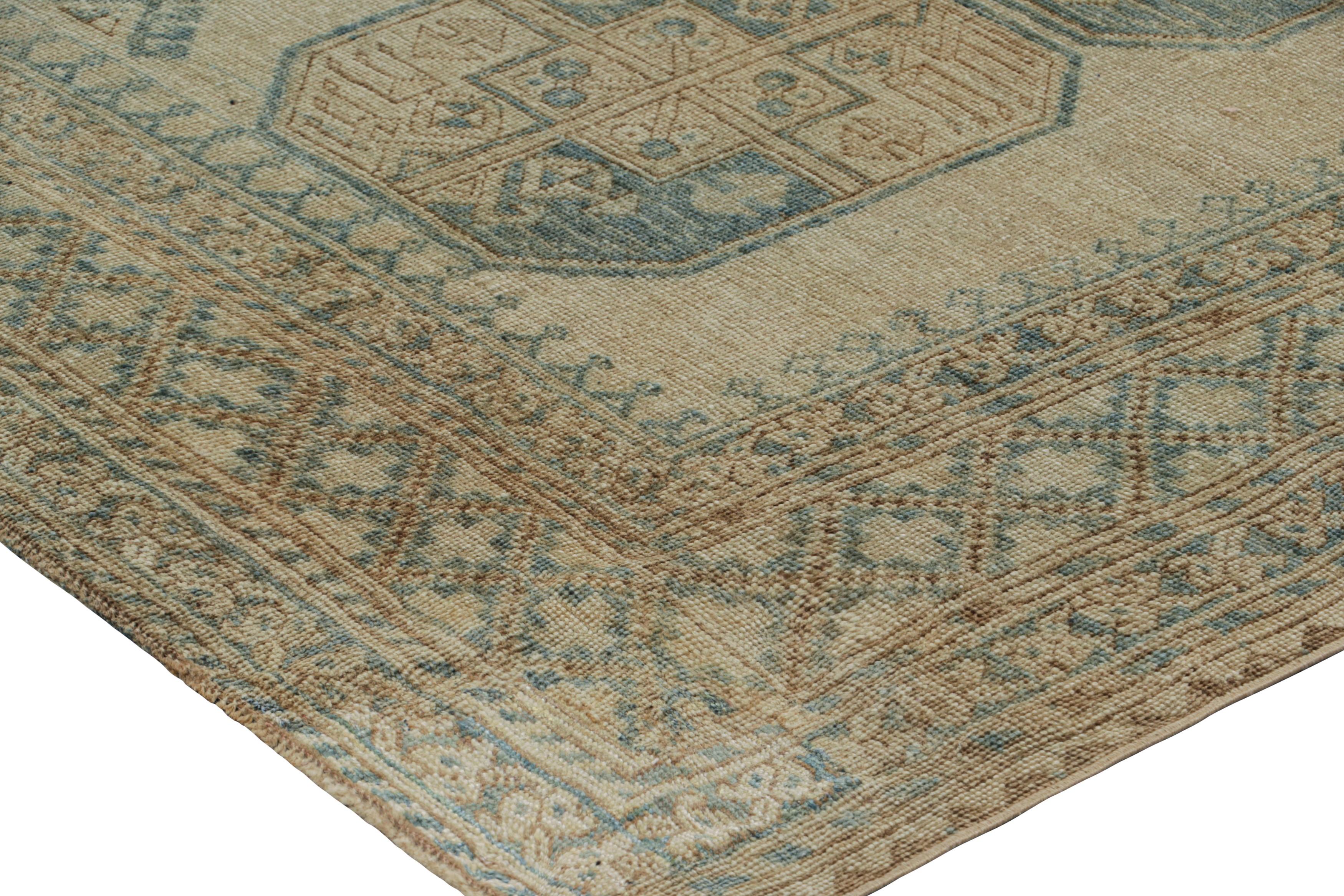 Alfombra vintage Ersari con motivos geométricos beige-marrón y verde azulado, de Rug & Kilim mediados del siglo XX en venta