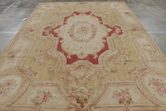 Tapis de style Aubusson de Rug & Kilim en crème et vert avec médaillon floral rouge