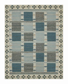Alfombra de estilo escandinavo con motivos geométricos grises y azules de Rug & Kilim