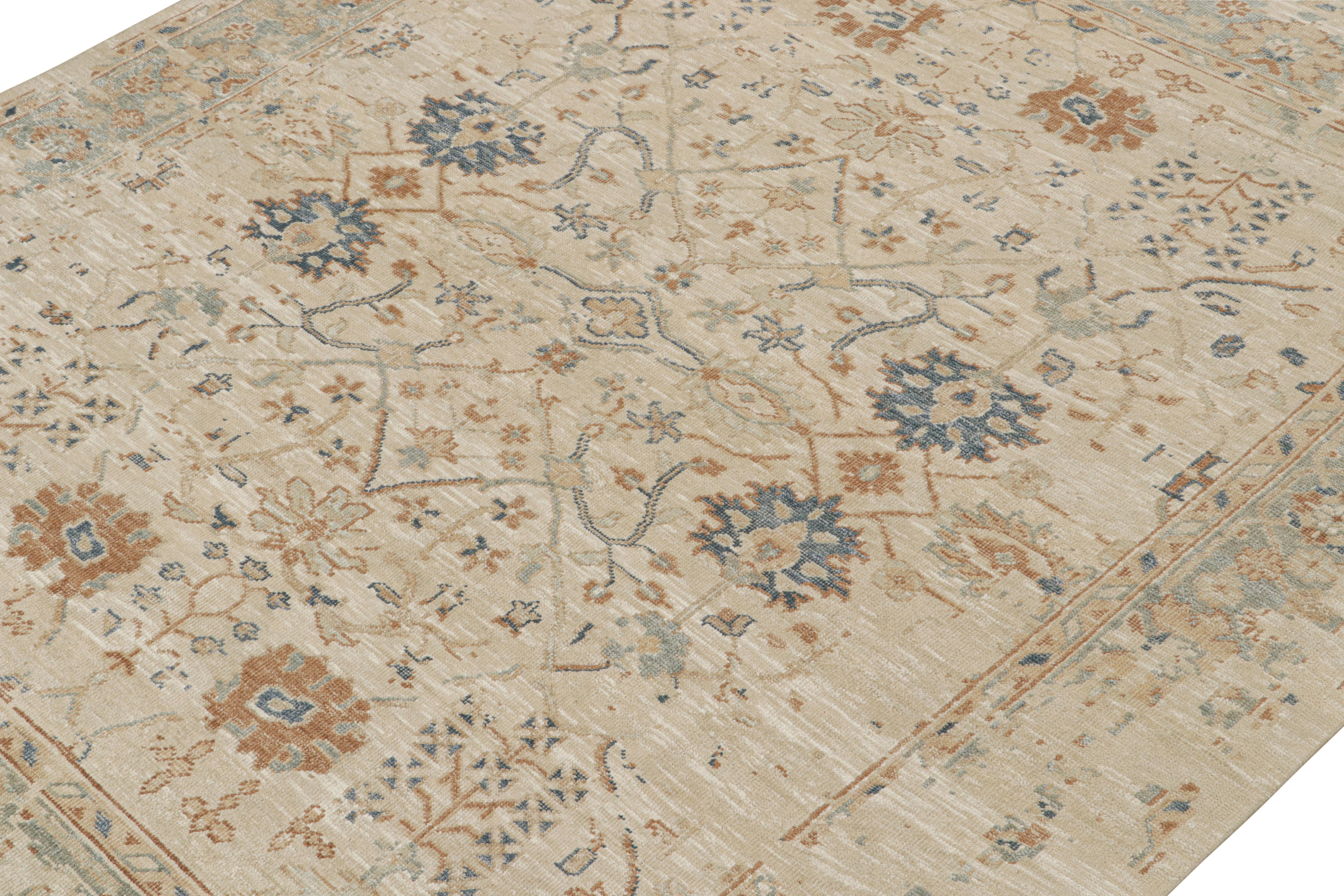 Noué à la main Tapis Oushak de Rug & Kilim à motifs floraux beige, rouille et bleu marine en vente