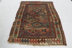 Alfombra Kazak Rusa Antigua con Motivos Geométricos Azules y Rojos - Rug & Kilim