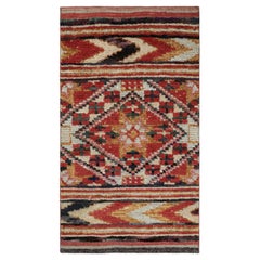 Rug & Kilim's Marokkanischer Teppich mit polychromen geometrischen Berbermustern