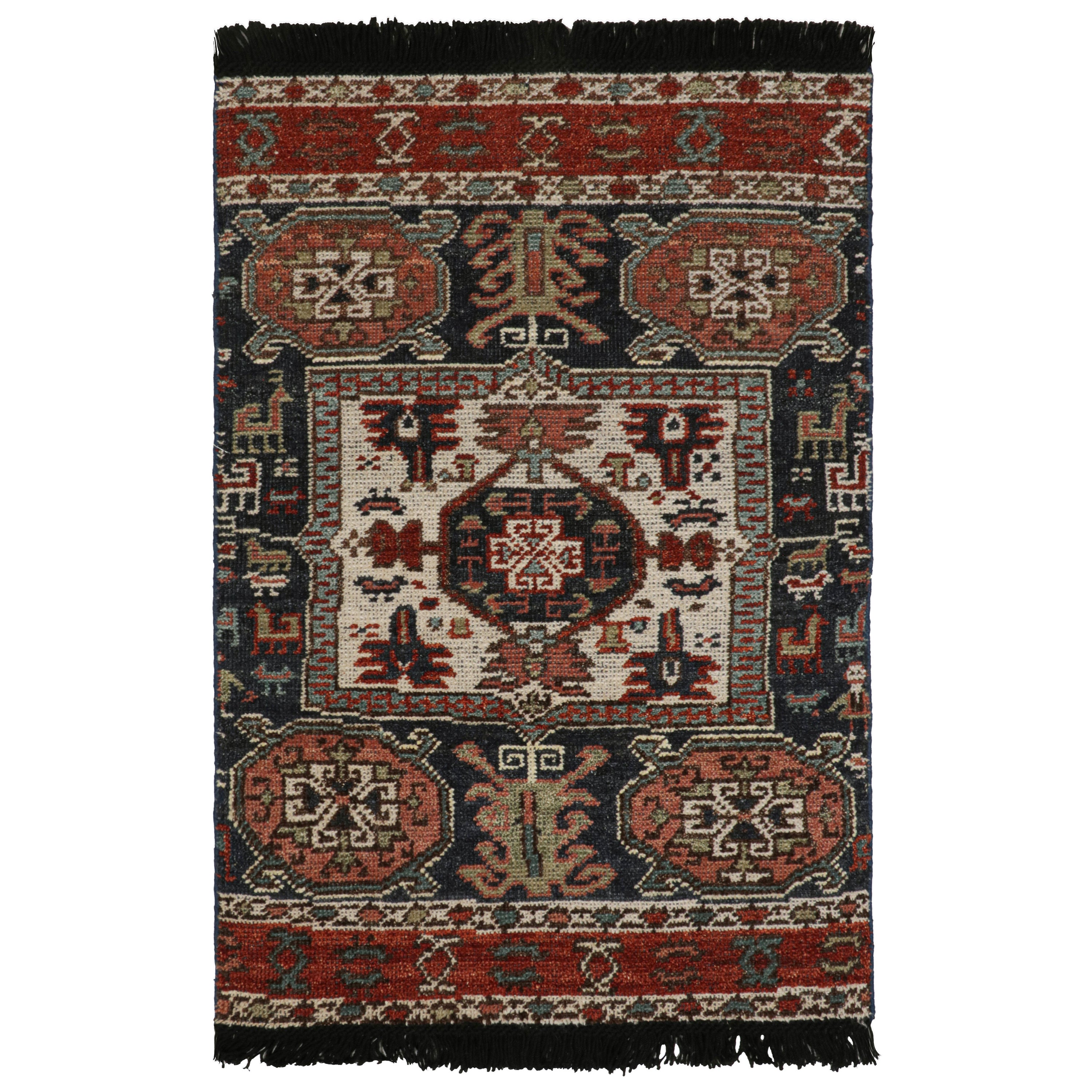 Rug & Kilim: tappeto in stile tribale con motivi geometrici e medaglioni primitivisti