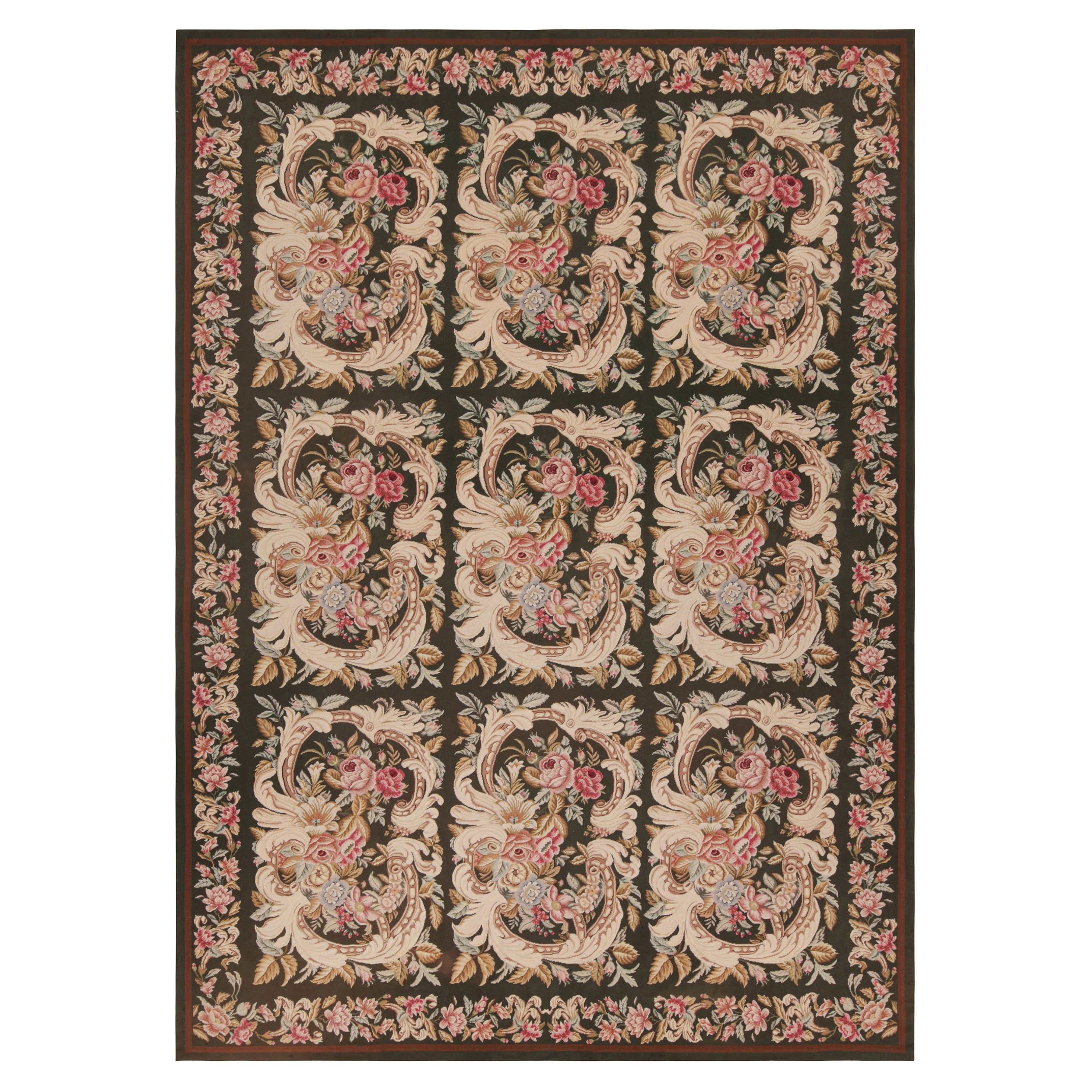 Rug & Kilim's French Needlepoint Rug in Rich Brown With All-Over Floral Patterns (Tapis à l'aiguille français en brun riche avec des motifs floraux)