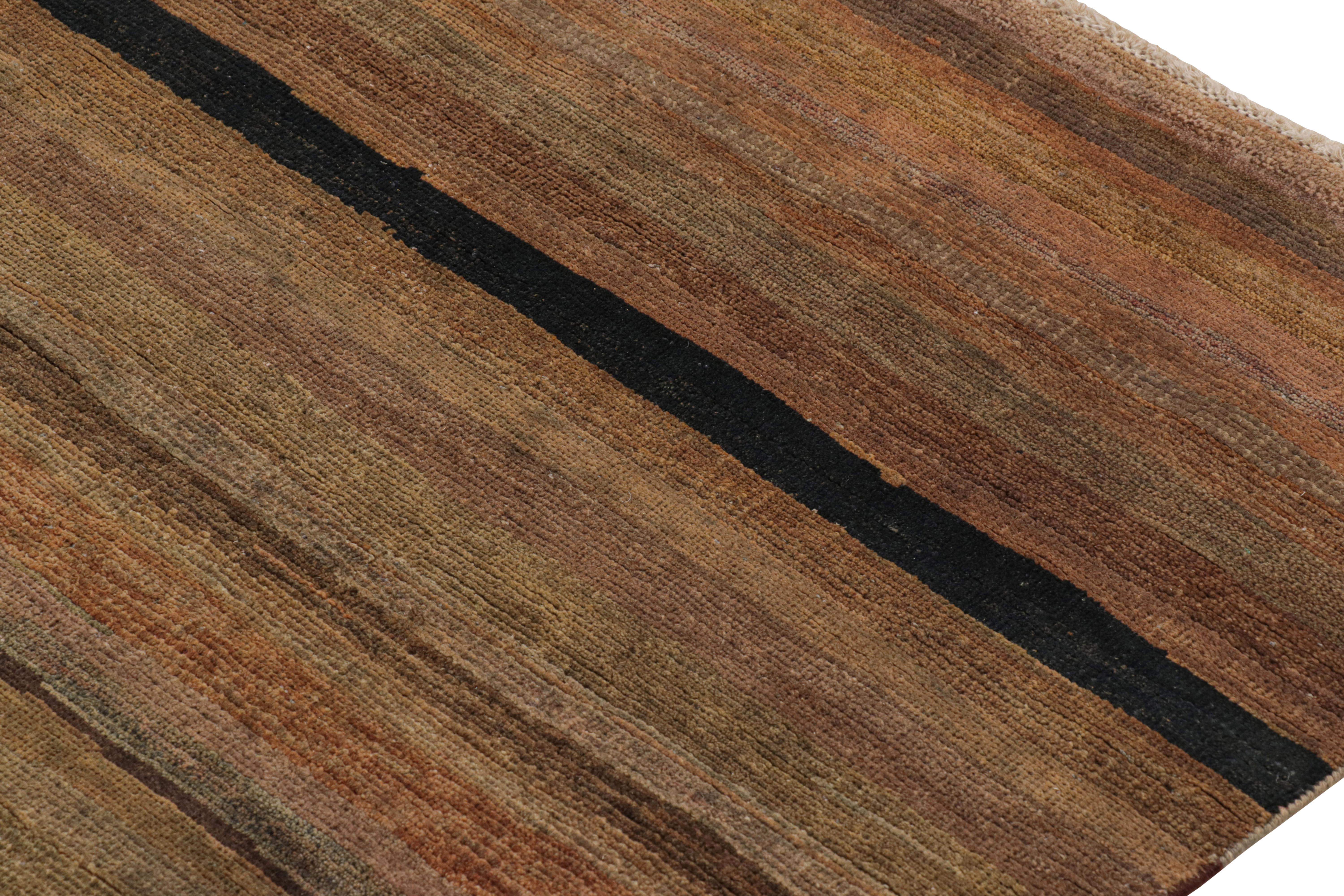 Rug & Kilim: Tappeto moderno a righe e strisce marroni e umbrine In condizioni Nuovo in vendita a Long Island City, NY