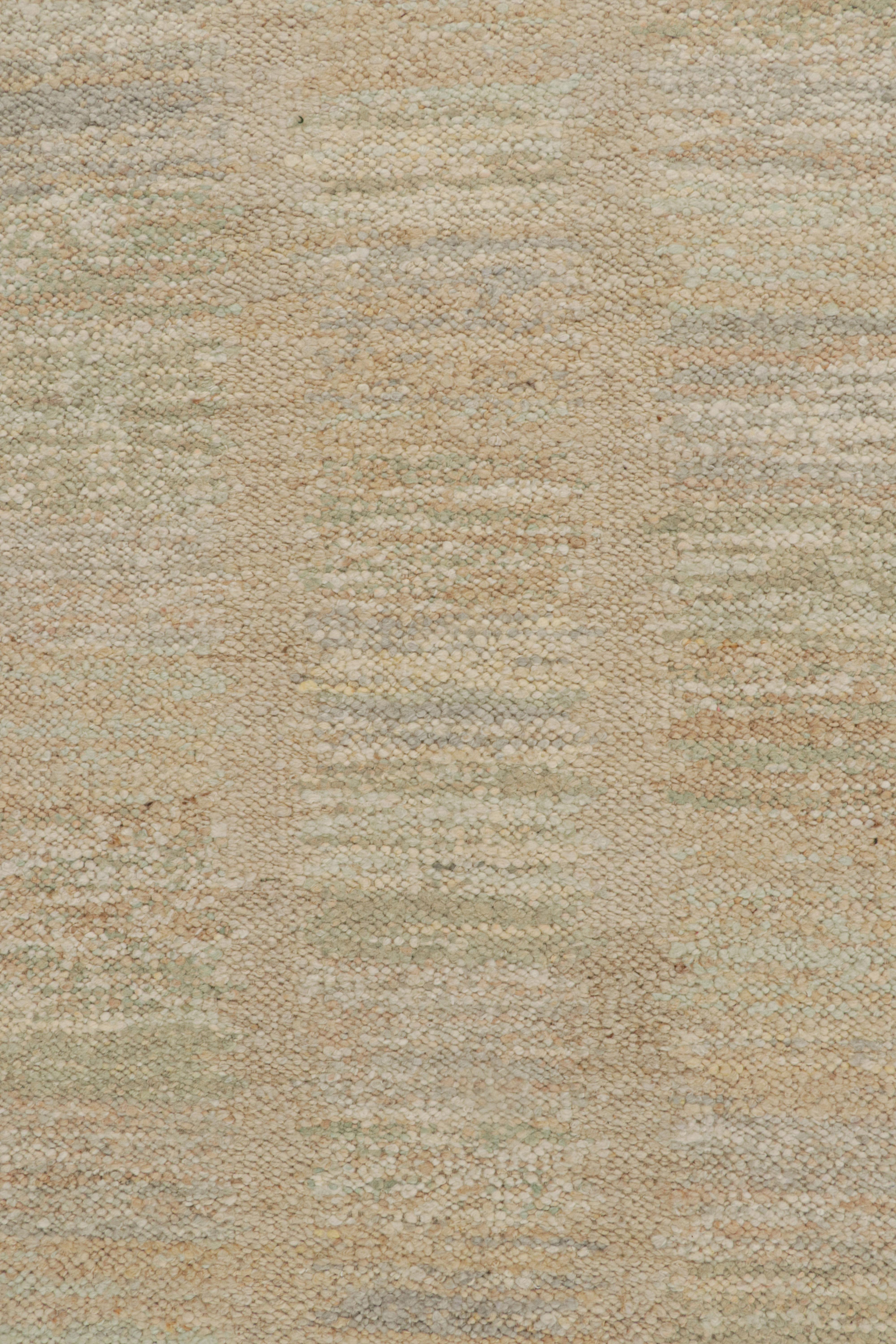 Rug & Kilim's Teppich im skandinavischen Stil in Beige mit bunten geometrischen Mustern (Moderne) im Angebot