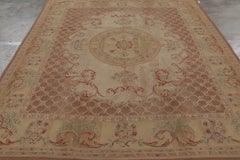 Rug & Kilim's Tapis de style Aubusson en or et beige avec médaillon floral