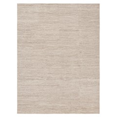 Rug & Kilim è un tappeto contemporaneo dai toni beige e bianco crema.