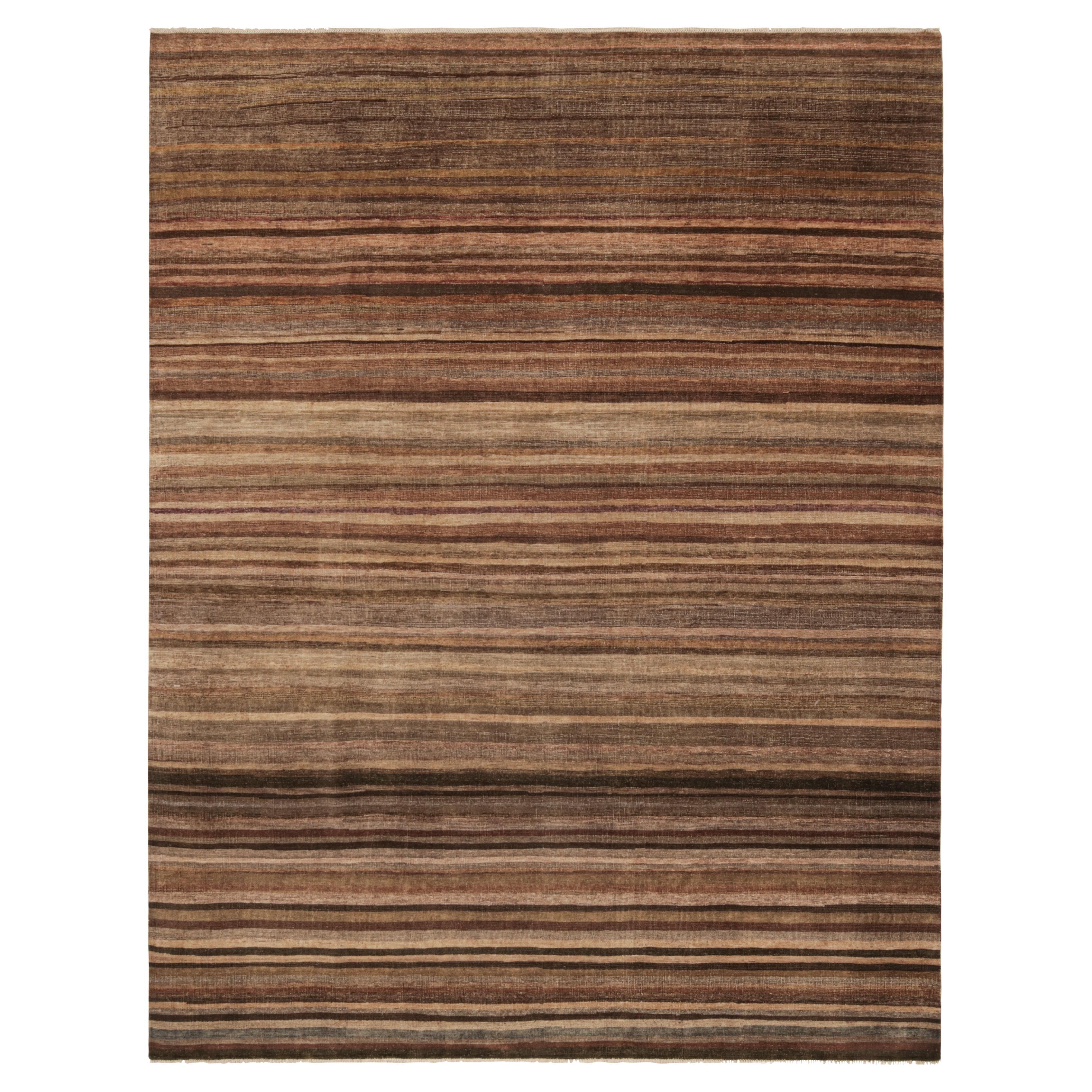 Dieser 8x10 große Strukturteppich ist eine aufregende Neuheit in der Texture of Color Collection'S von Rug & Kilim.

Über das Design:

Dieser Teppich aus handgeknüpfter Wolle spiegelt eine neue Sichtweise auf das Thema dieser Collection'S wider -