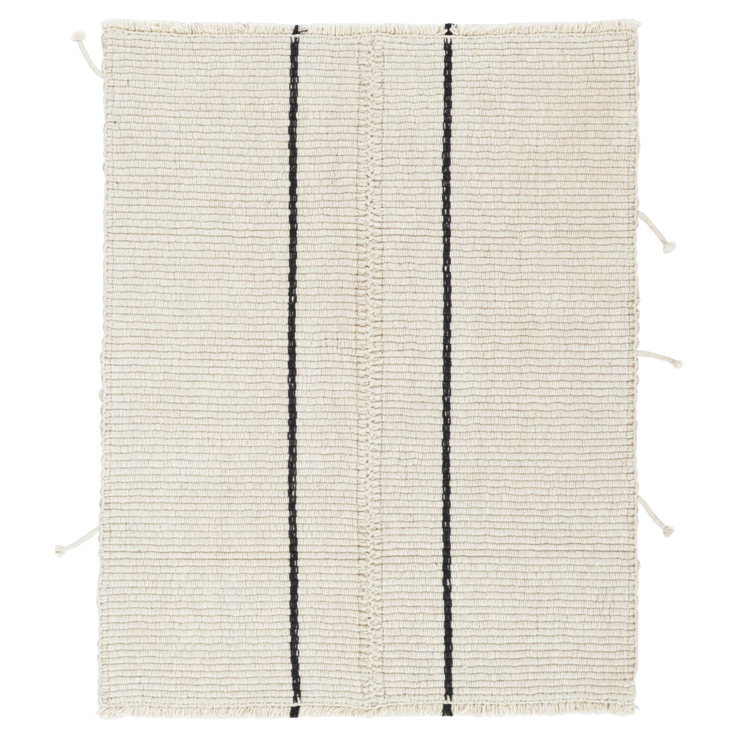 Rug 
Kilim è un kilim d
accento, con strisce nere su fondo bianco crema.