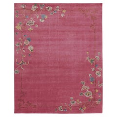 Blumiger Wollteppich im chinesischen Art-Déco-Stil in Rosa und Creme von Rug & Kilim, Indien