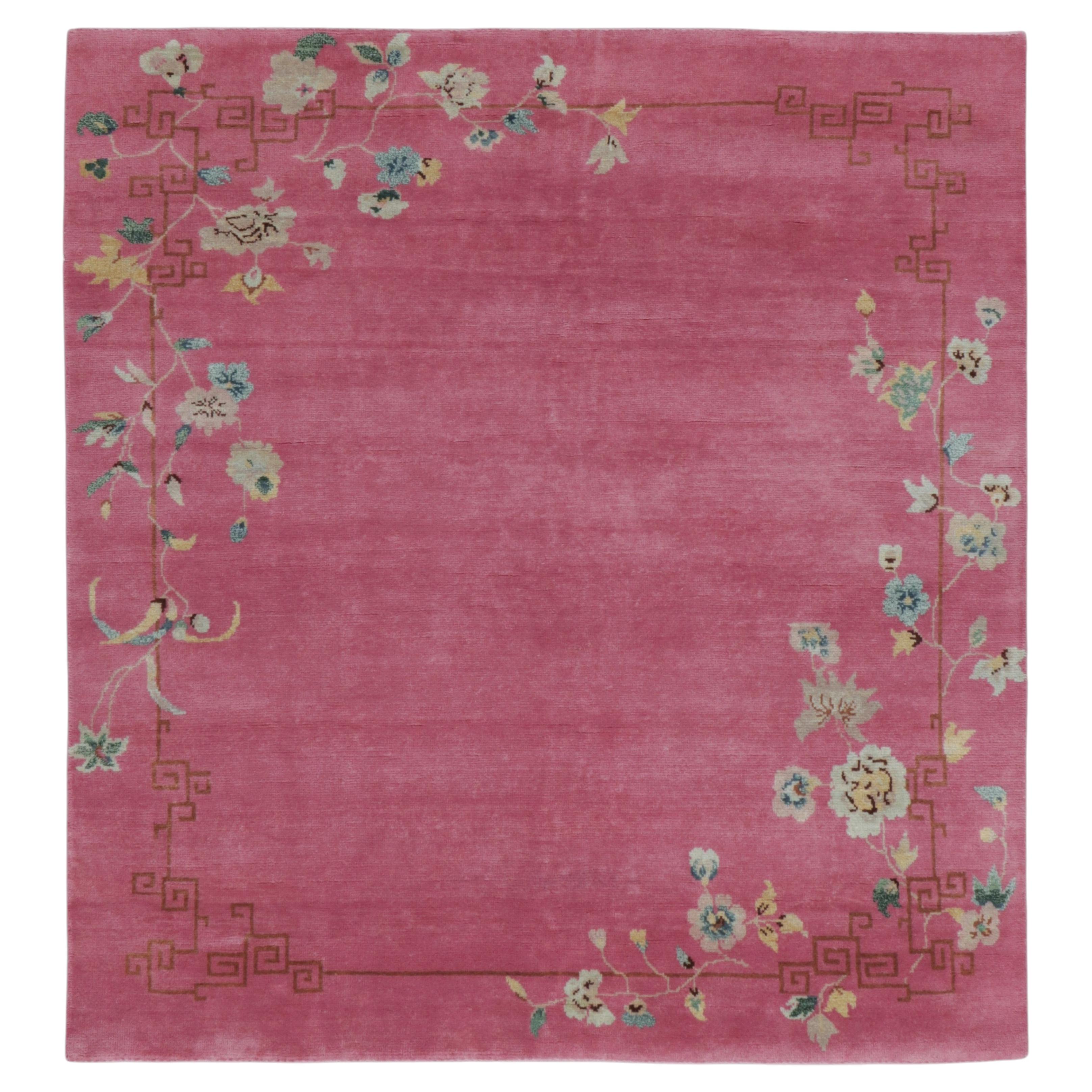 Alfombra cuadrada de lana de estilo Art Déco chino con motivos florales en tonos rosa y crema, de Rug & Kilim en venta