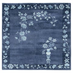 Moderner quadratischer Wollteppich im chinesischen Art-Déco-Stil mit Blumenmuster von Rug & Kilim, Indien